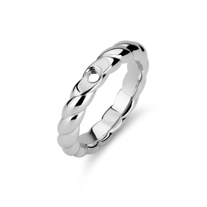 melano-twisted-tova-ring-4_6460d8d0-1220-4f3d-8d4c-f276959c6829_1680x.jpg.webp
